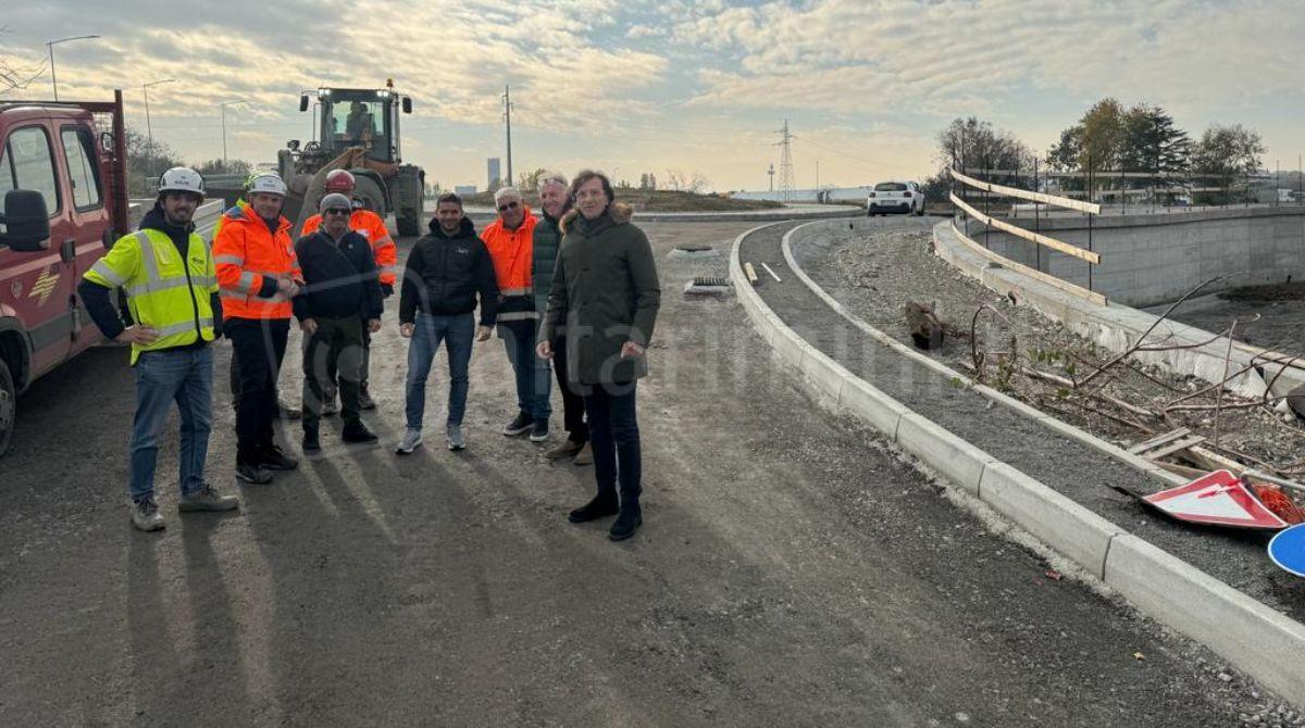 Riccione, cavalcavia di viale Venezia chiuso al traffico dal 2 al 19 aprile  - Il Sindaco di Coriano Ugolini  e l'assessore Riccione Imola con i tecnici sul cantiere di viale Venezia
