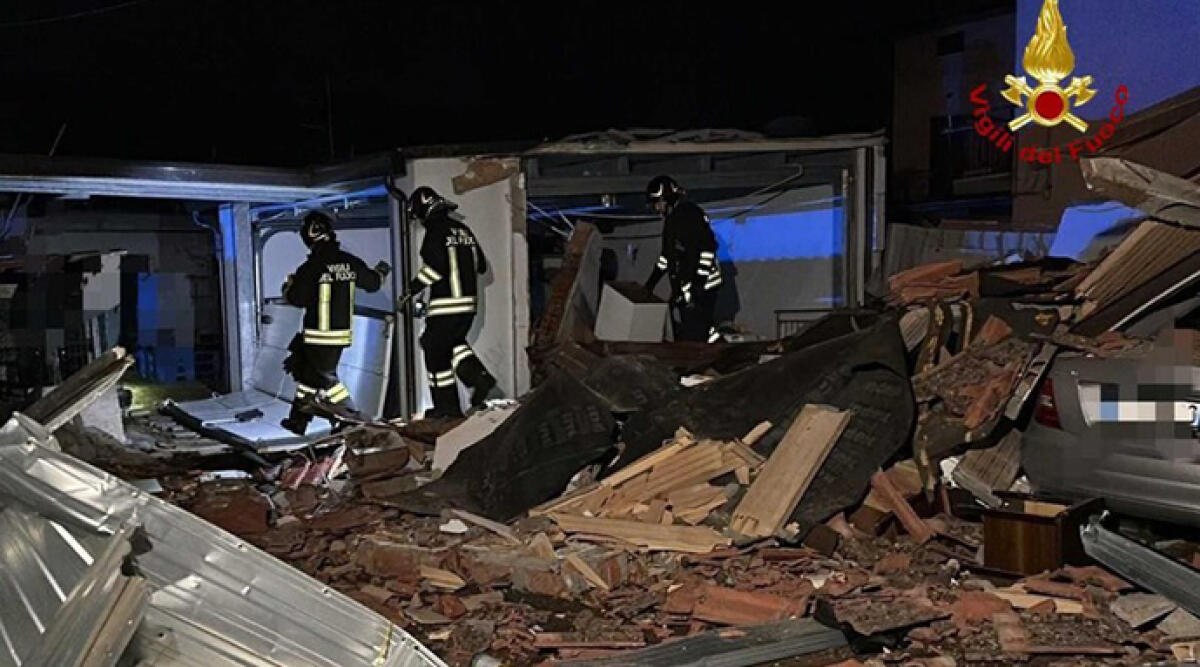Esplosione notturna nel forlivese: fuga di gas causa gravi danni - 