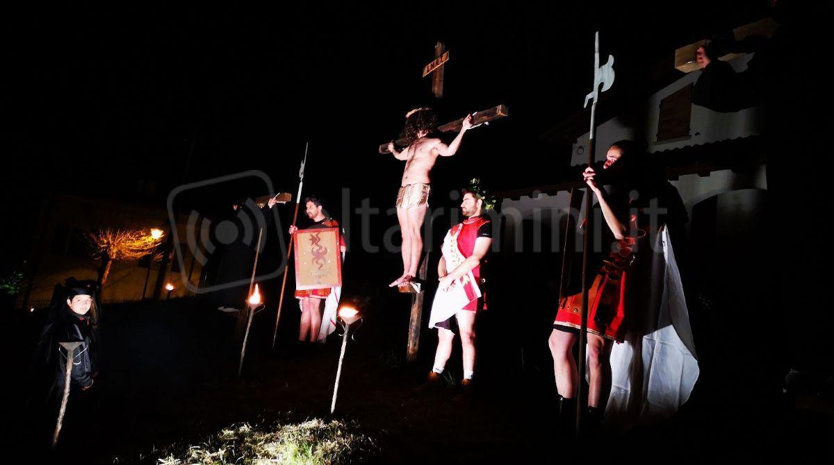 La suggestiva Via Crucis del Venerdì Santo rivive a Sant'Agata Feltria -