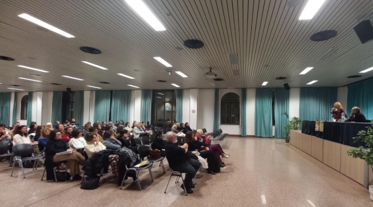 A Riccione l’incontro “Digitale a scuola: ci diamo delle regole?”: tra i temi educazione e ruolo dei social - Incontro "Comunità educante" al Palazzio del Turismo