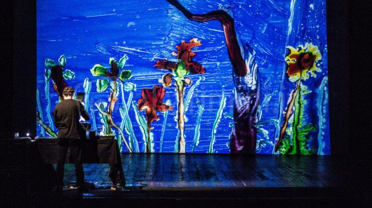 Sciroppo di Teatro, per l'ultimo appuntamento a Cattolica c'è Gek Tessaro - Gek Tessaro in scena