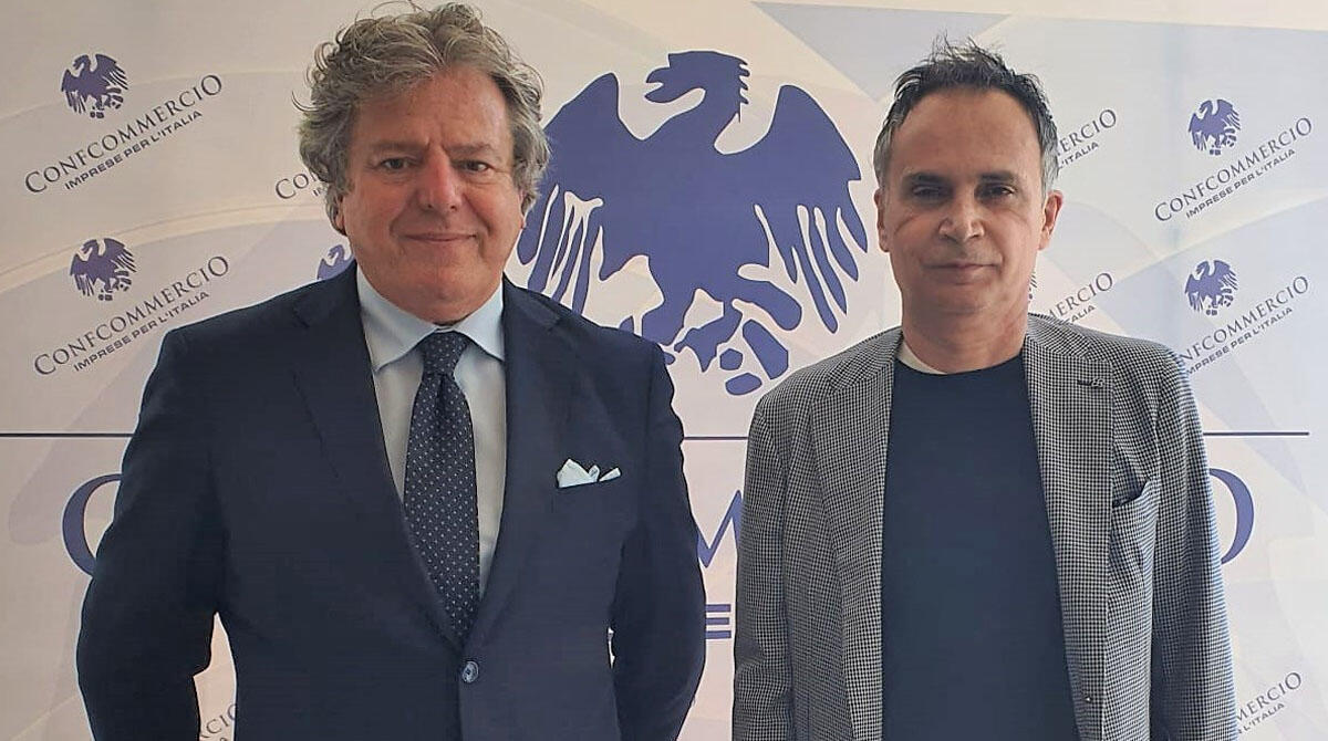 "Un rinascimento" per i negozi e le attività cittadine: a Rimini il convegno su nuova legge e contributi regionali - Da sinistra Gianni Indino e Andrea Corsini