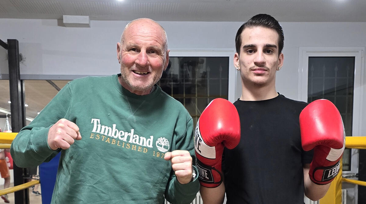 San Gregorio a colpi di guantoni: junior derby della boxe a Morciano - Il coach Boxe Santarcangelo Tiziano Scarpellini insieme a Giuseppe Castaldo