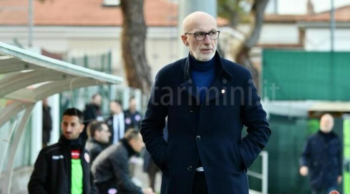 Calcio C, quattro ko di fila: la Vis Pesaro ha esonerato mister Simone Banchieri - 