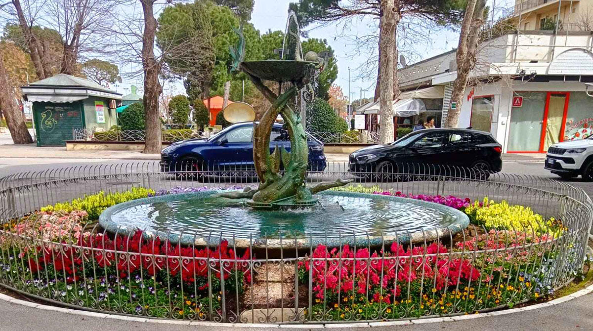 Riccione, scatta operazione pulizia tra verde e sottopassi per accogliere i turisti - 