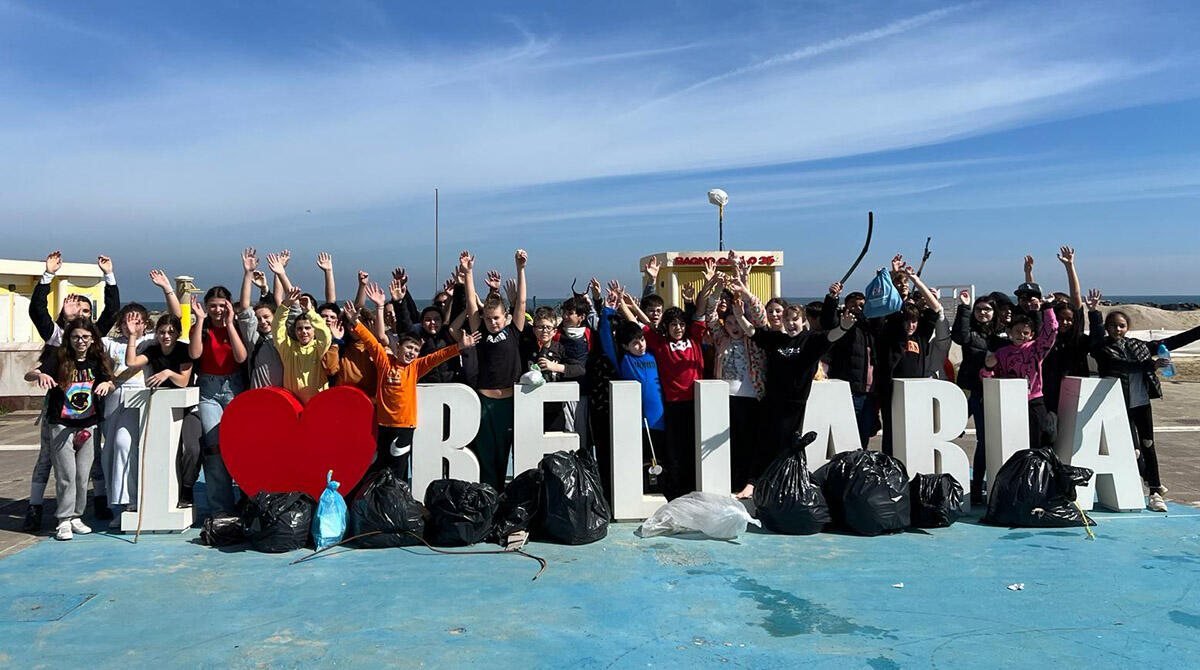 Studenti di Bellaria combattono i rifiuti in mare: un esempio di impegno per l'ambiente - 