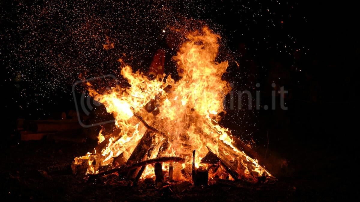 San Giuseppe a Viserba: non solo fogheraccia. Il programma - Photo by Jens Mahnke on <a href="https://www.pexels.com/photo/bonfire-photo-776113/" rel="nofollow">Pexels.com</a>