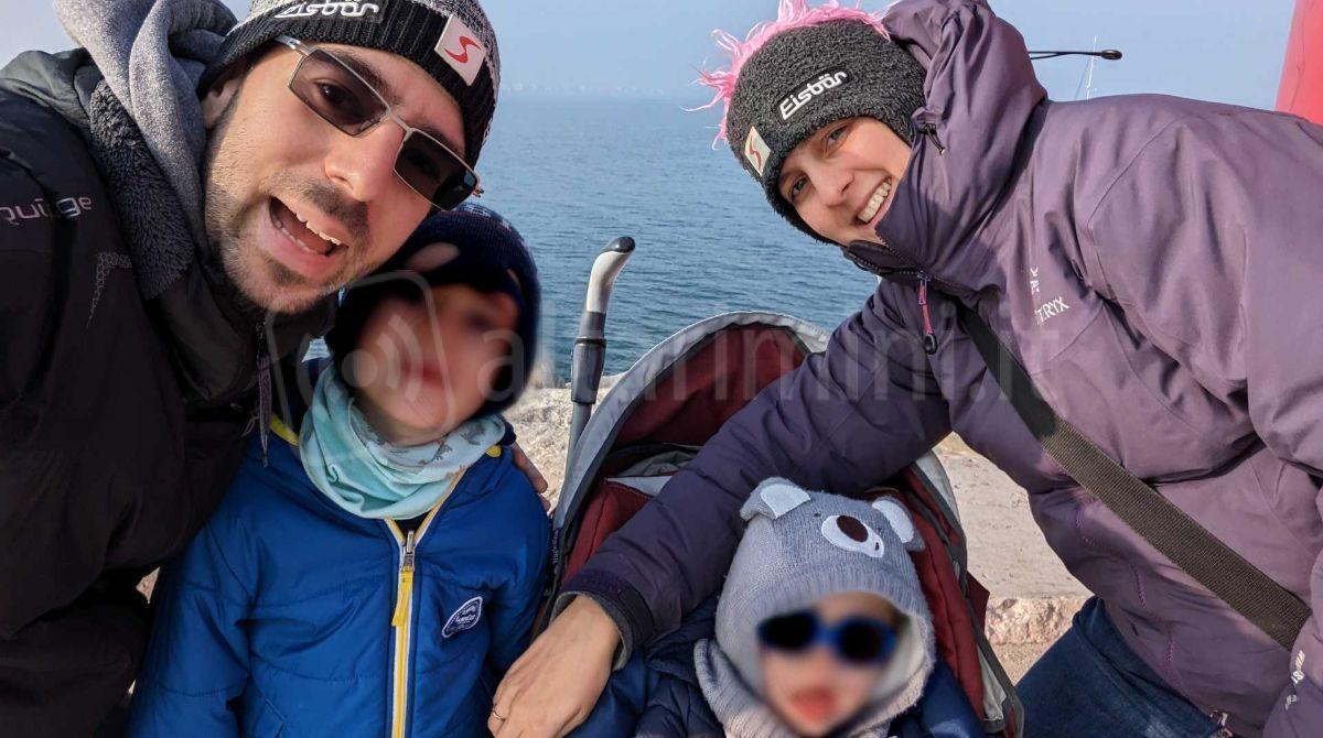 Lotta contro la malattia genetica Champ1: Rimini si illumina di viola - Daniele, Francesco, Tommy ed Elisa Palumbo