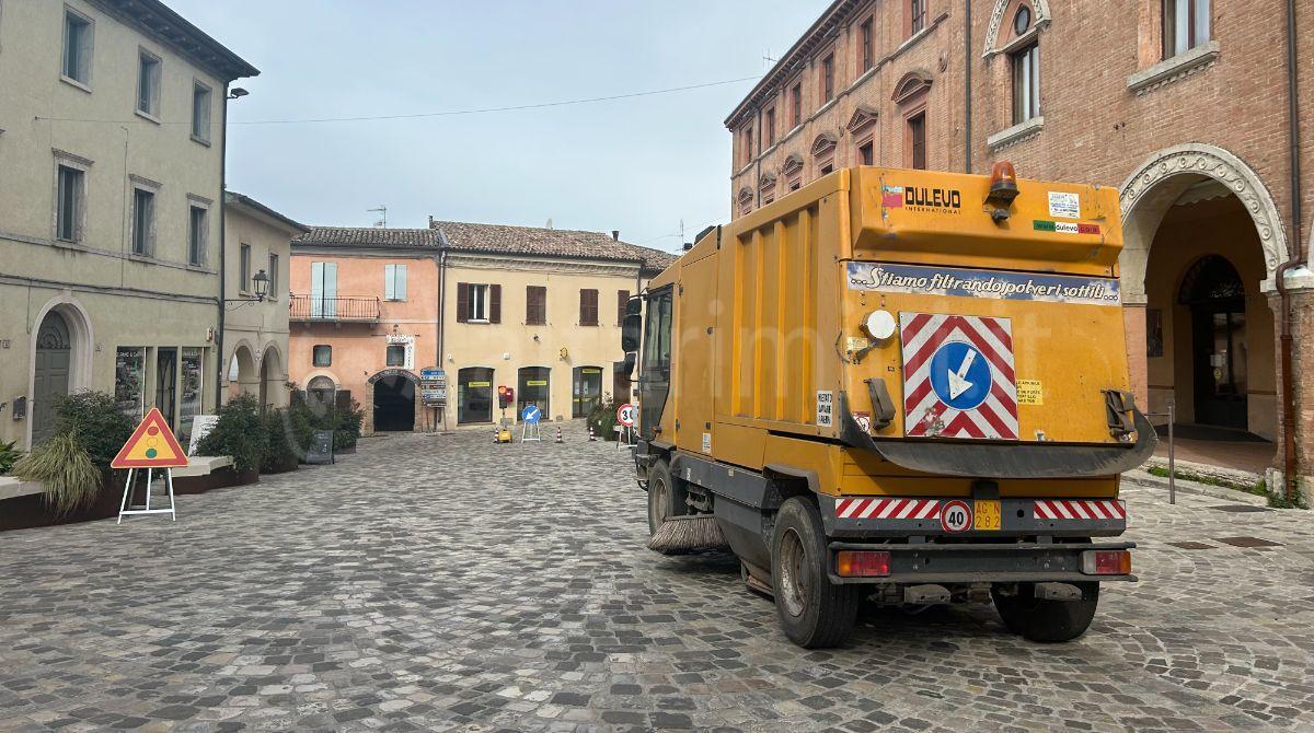 Verucchio: iniziati i lavori di asfaltatura in via Martiri - Lavori in corso a Verucchio