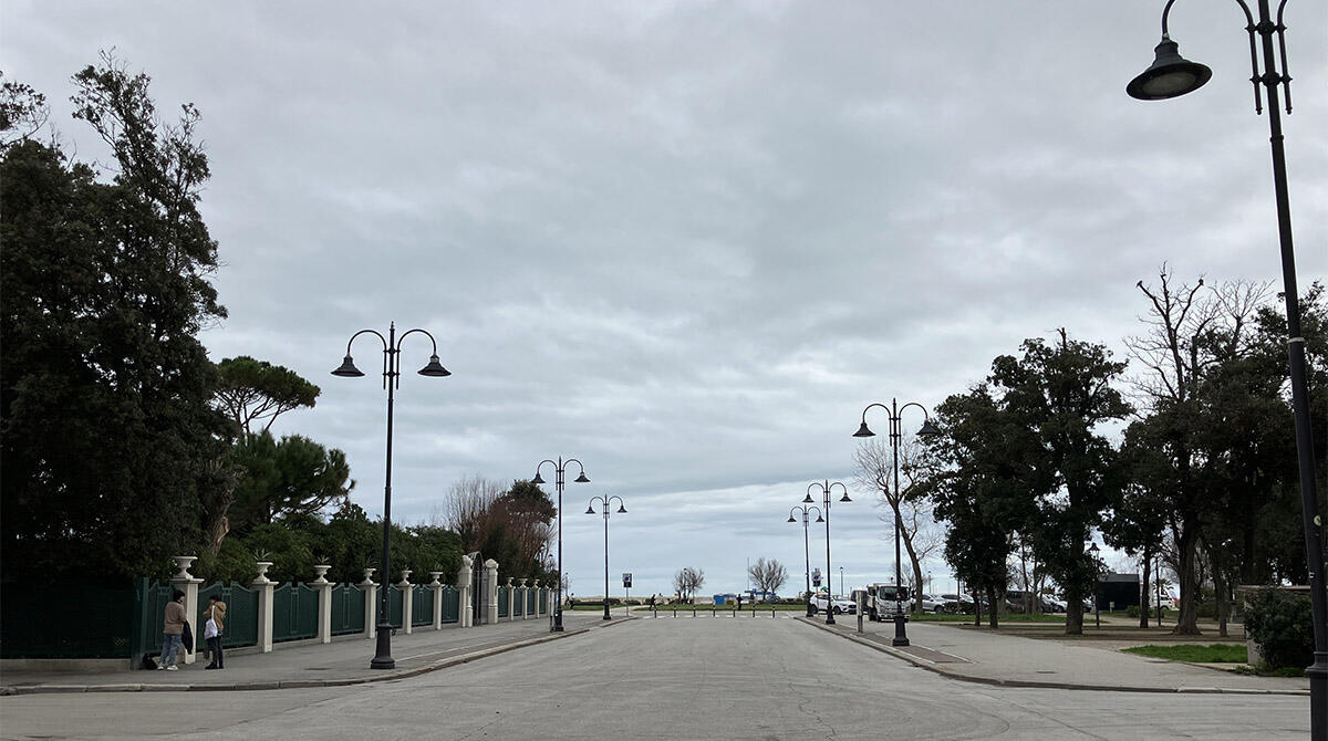 Marina Centro abbandonata: Renzi attacca e propone di ricostruire il Kursaal per ridare vita alla zona - Parco Fellini