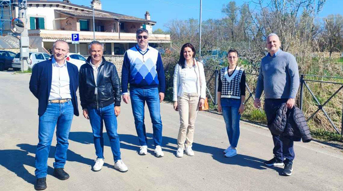 Lo staff del generale Figliuolo a San Giovanni per gli interventi post alluvione: sopralluoghi su tre ponti - Da sinistra: il Colonnello Ranucci, il sindaco Daniele Morelli, l’assessore Nicola Gabellini, la vicesindaca Michela Bertuccioli, l’assessore Elisa Malpassi e l’assessore Gianluca Vagnini
