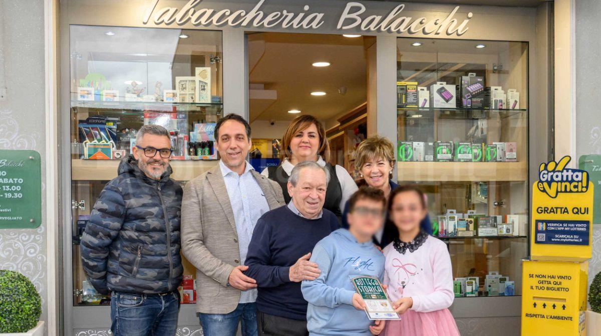 Dal 1967 sempre nello stesso posto: la Tabaccheria Balacchi è Bottega Storica di Riccione - Ph Casalboni