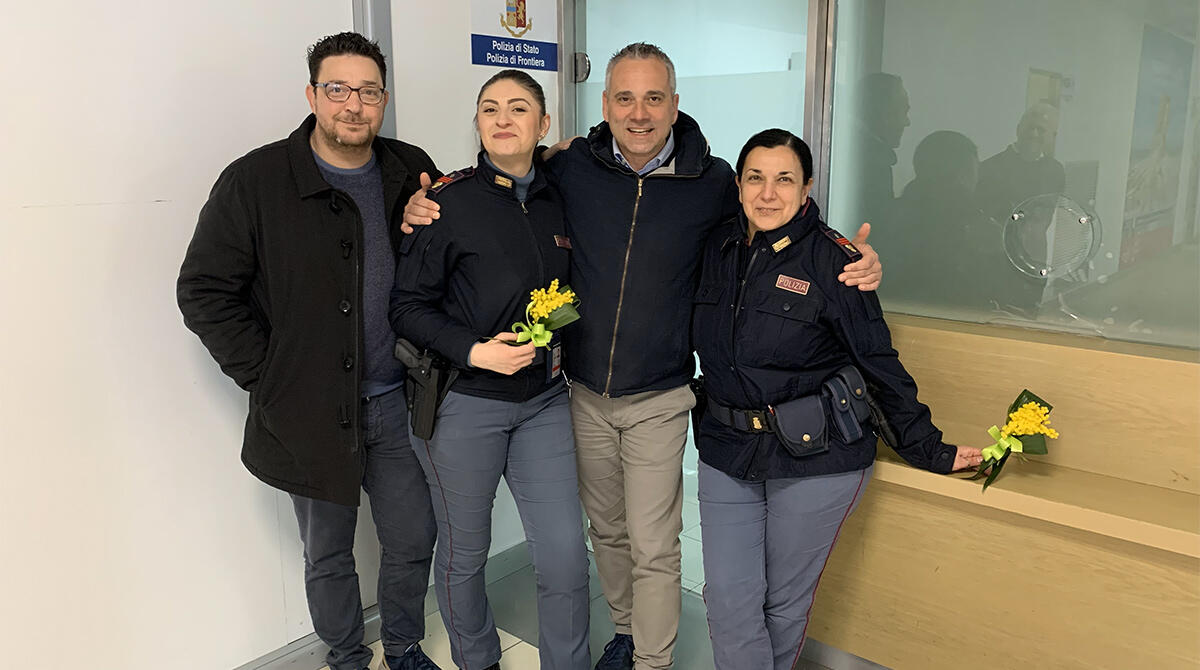 Omaggio del Sap alle Donne della Polizia di Stato di Rimini - L'omaggio del Sap alle donne della Polizia di Stato di Rimini