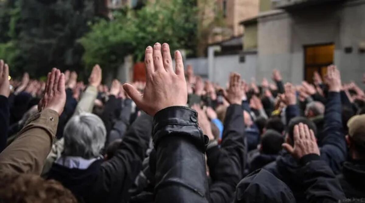 Celebrazioni fasciste: 12 rinviati a giudizio, incluso il caso del figlio di 8 anni vestito da Balilla - 