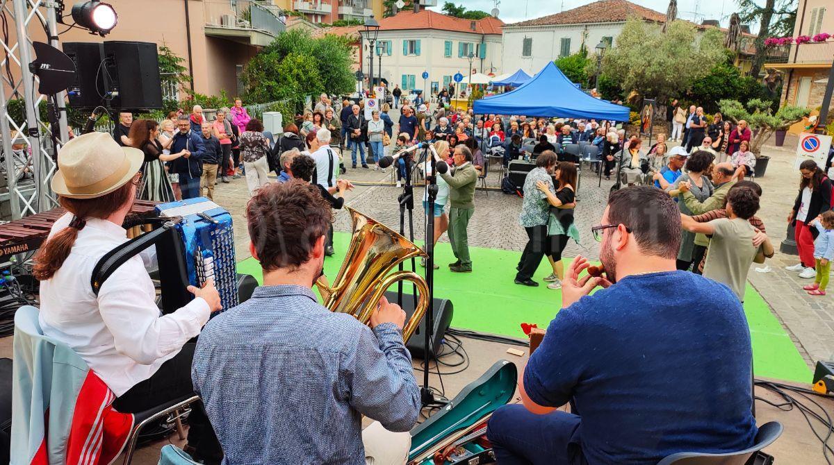 "La Borgata che Danza" a Bellaria si gemella con "Il Gusto del Porto" - 