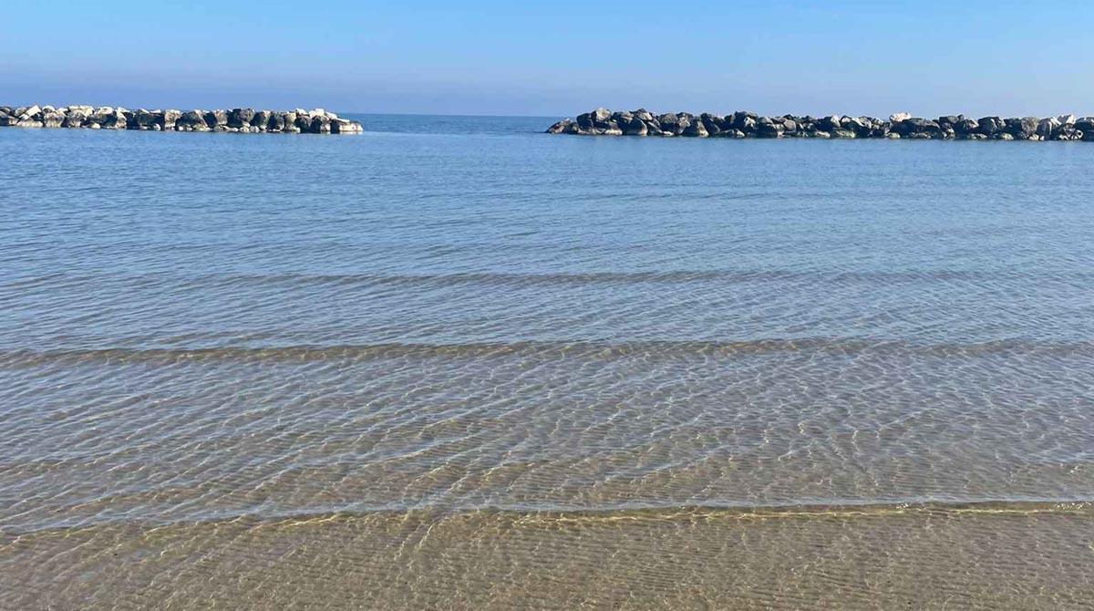 Caldo fuori stagione sul riminese, ma da metà Aprile attesa aria più fredda - Foto spiaggia 41 - 42 Bellaria Igea Marina FACEBOOK