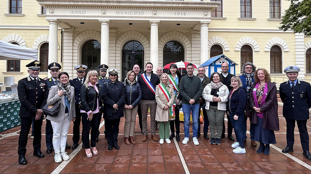 Sboccia Cattolica in Fiore, centinaia di visitatori al taglio del nastro della 52a edizione - Sindaca Foronchi, Vice Belluzzi e autorità al taglio del nastro della 52esima edizione