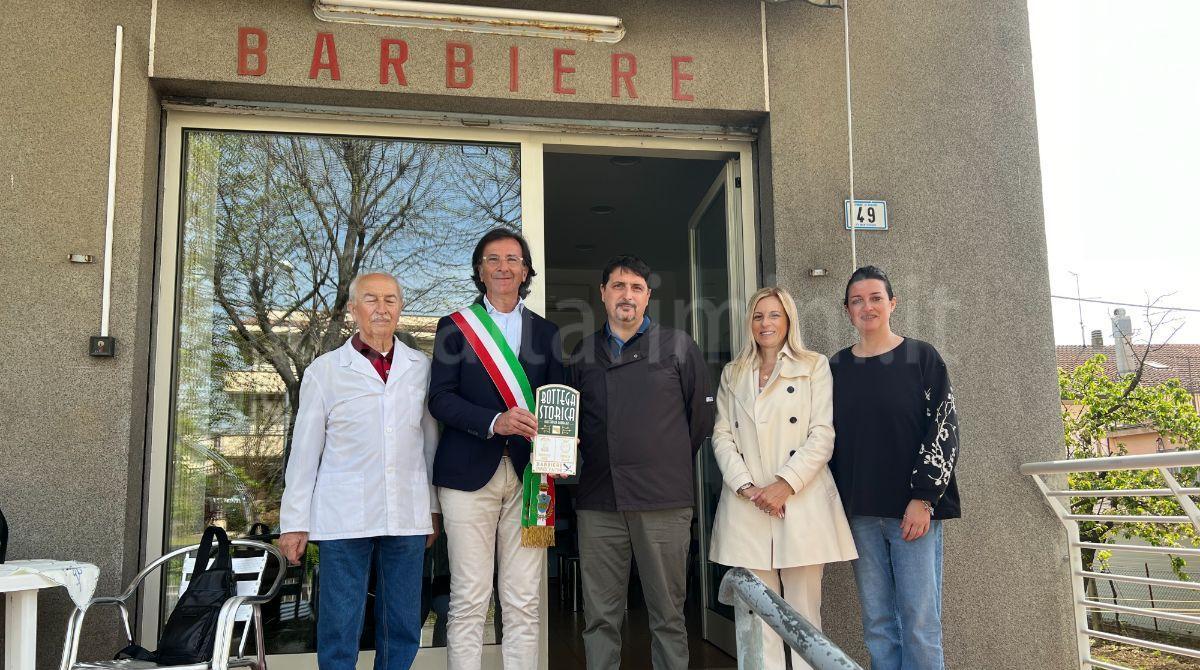 Ospedaletto ha la sua Bottega Storica: "Barbiere Innocentini" tradizione di famiglia dal 1969 -