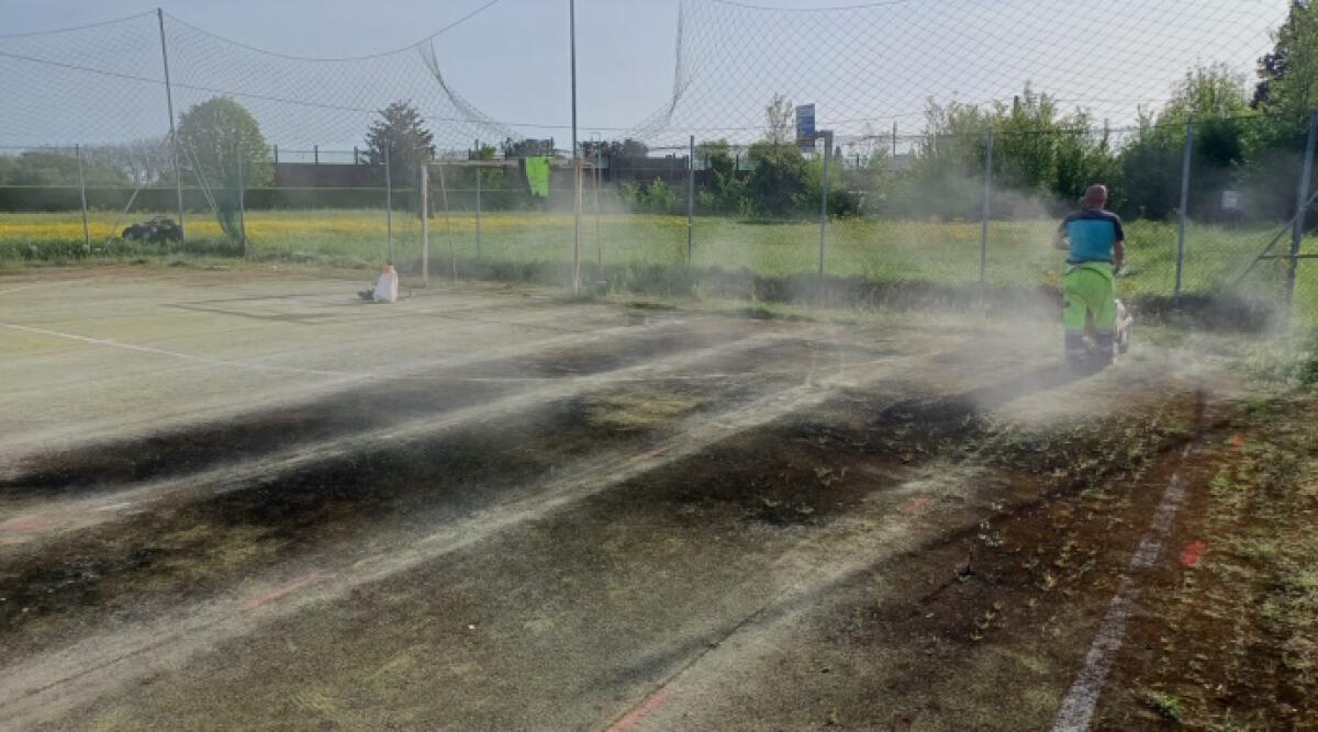 Nuovo manto sintetico del campo da calcetto di San Vito: partita la posa - Il campo San Vito