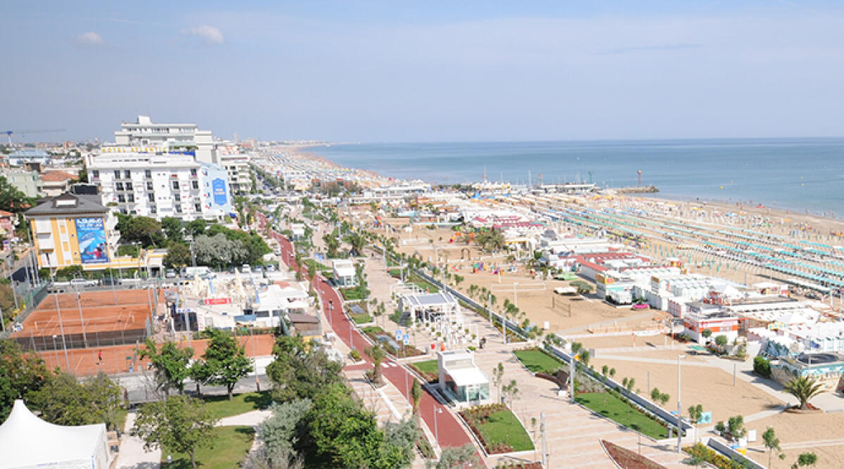 Riccione, una città che guarda al futuro: cicloturismo e mobilità lenta al centro dei progetti - Pista ciclabile Lungomare Riccione