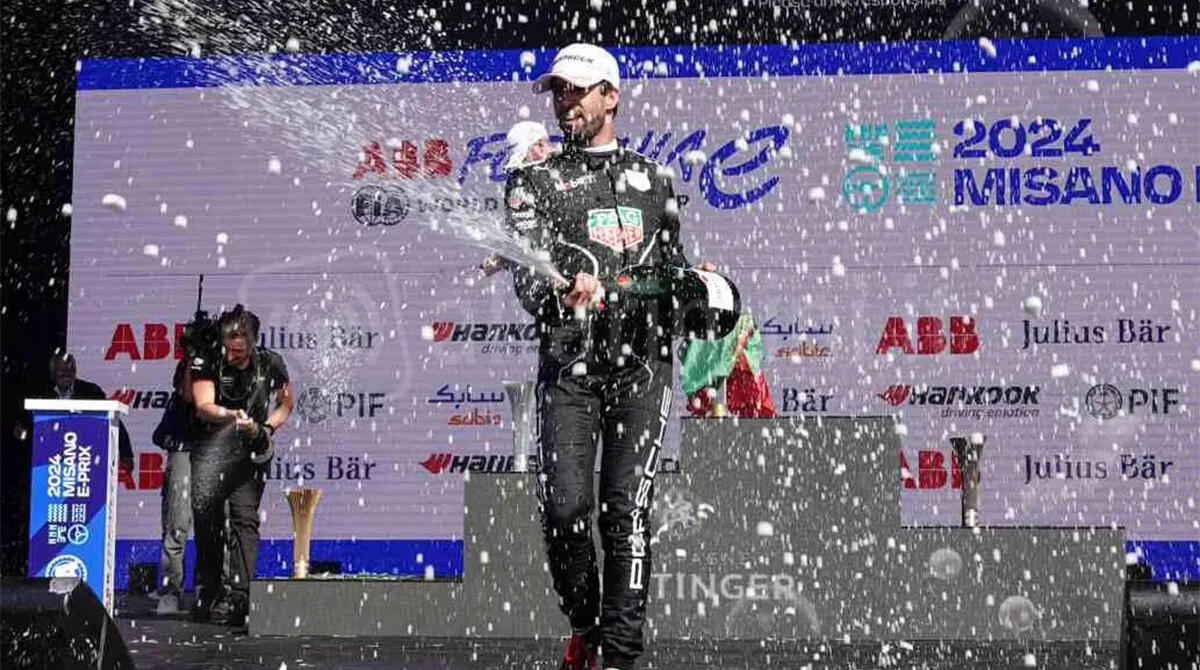 Formula E, ribaltone: Da Costa squalificato. Oliver Rowland primo - Da Costa festeggia sul podio PIETRANGELI