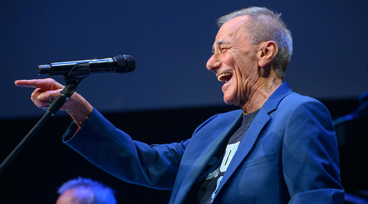 Un Vecchioni dal cuore immenso incanta Riccione tra musica, parole ed emozioni: standing ovation - Foto Casalboni