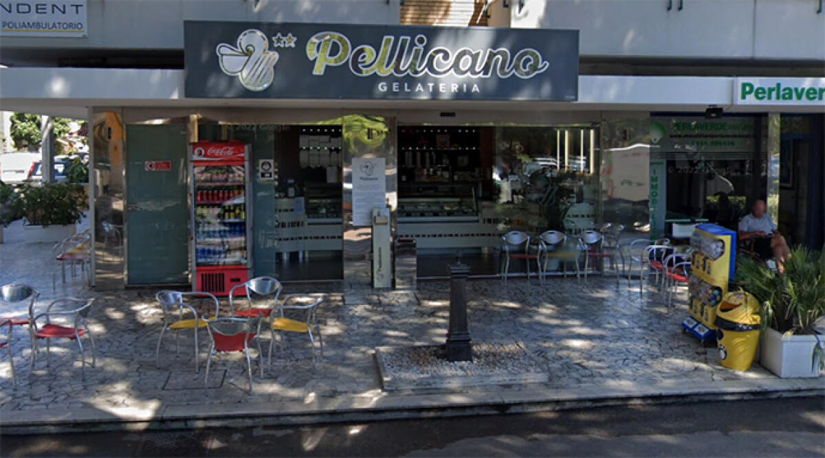 Furto alla gelateria Il Pellicano di Riccione, sottratti contanti e una torta gelato - Gli esterni della gelateria