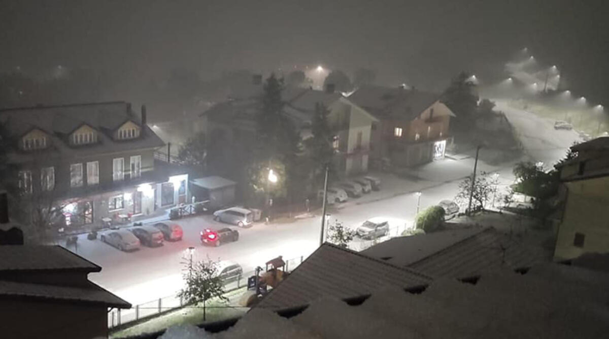 Coperta di neve inaspettata: l'entroterra riminese si veste di bianco in piena primavera - Foto di Marta Valerio Severini su facebook