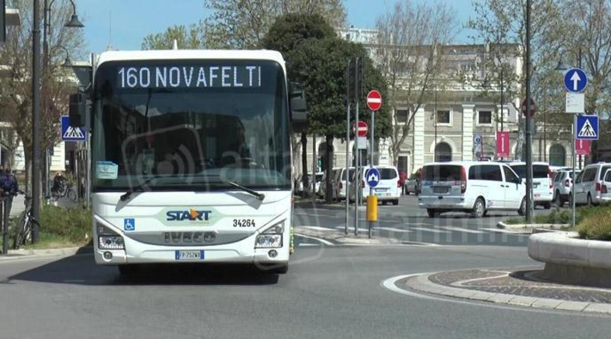 Erbetta duro su Start Romagna: "Mancano autisti, paghe basse e il sindaco pensa solo al Metromare" - Un autobus della linea 160, foto di repertorio