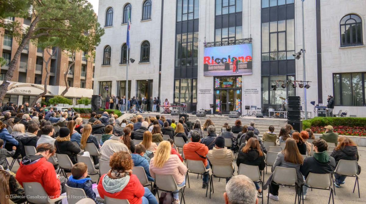 Per Riccione un weekend apripista del 25 aprile con tanti visitatori. La sindaca ottimista per il lungo ponte - Il concerto Women in rock - ph Casalboni