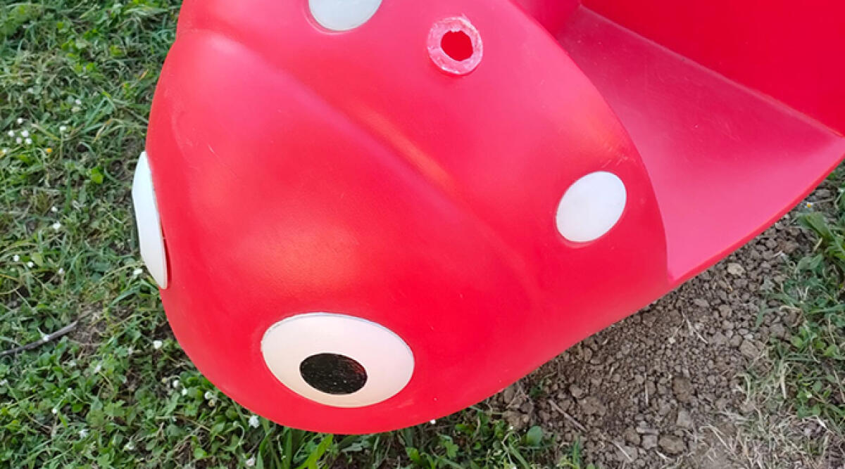 San Clemente: vandali distruggono i giochi per bambini in via Parma -