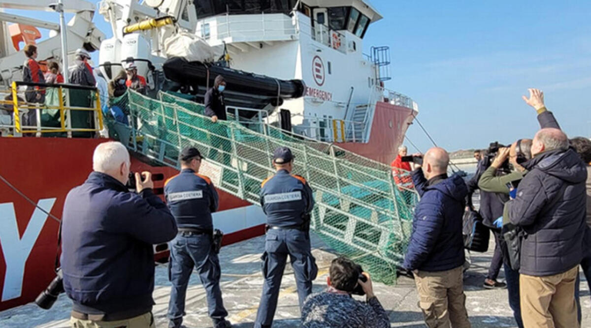 Migranti: la Life Support attesa al porto di Ravenna - Foto Ansa