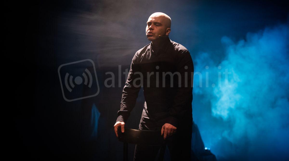 Teatro e salute mentale, a Morciano in scena la compagnia Alcantara con "Binari" - Una scena dallo spettacolo