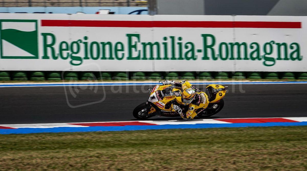 Superbike, Nicolò Bulega ed Andrea Iannone svelano il poster 2024 al Misano World Circuit - Ph Pietrangeli