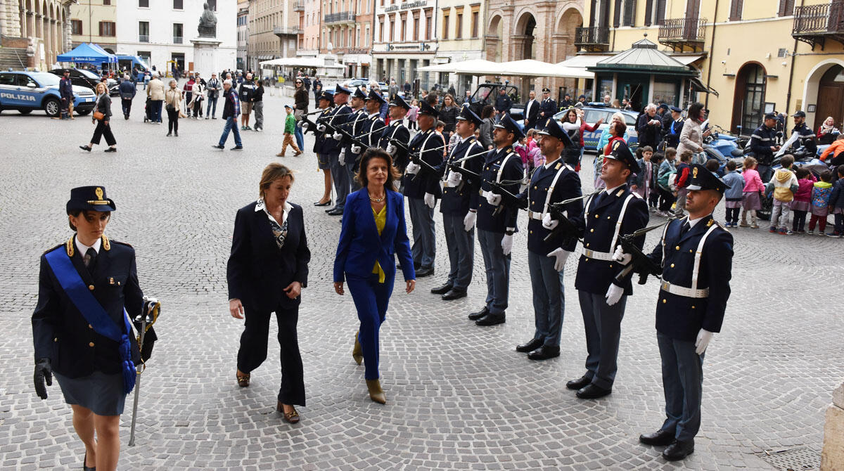 La Polizia di Rimini festeggia l'anniversario di fondazione coinvolgendo anche gli studenti - 