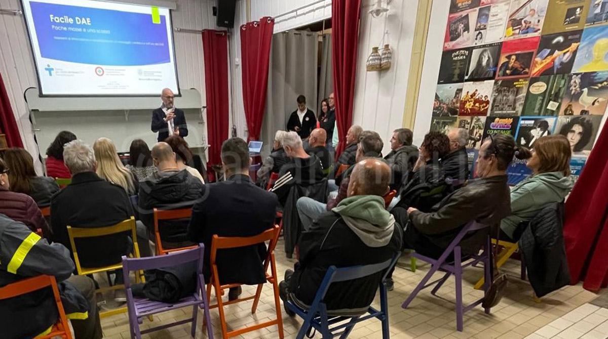 Cittadini informati, grande adesione a Vergiano per i corsi sull'utilizzo del defibrillatore - Il progetto "Poche mosse e una scossa" a Vergiano