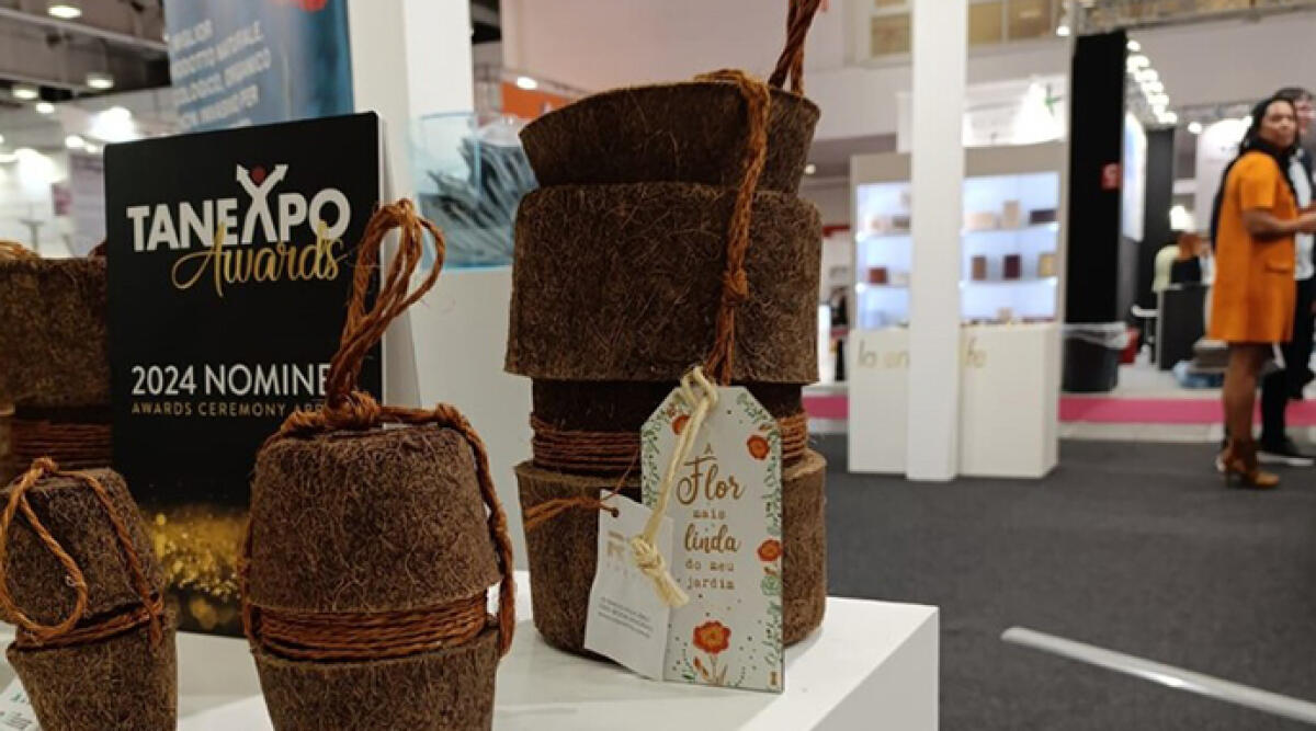 Noci di cocco e sabbia, al Tanexpo c'è l'urna cineraria bio - Foto Ansa