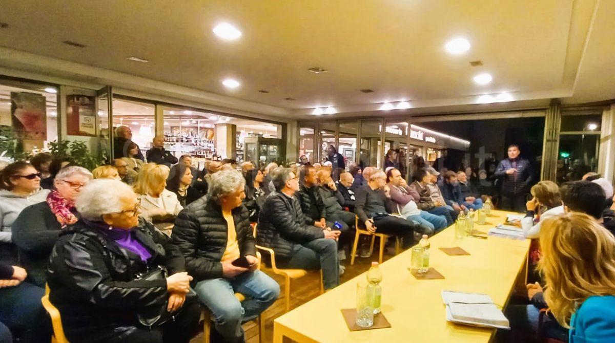 Asfalti, arrivo della fibra ottica, nuovo centro sportivo: in tanti all'incontro con Sindaca e Giunta a Riccione - Un momento dell'incontro
