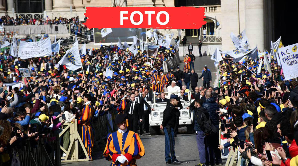 Incontro emozionante: 150 fedeli di Azione Cattolica abbracciano Papa Francesco a Roma - 