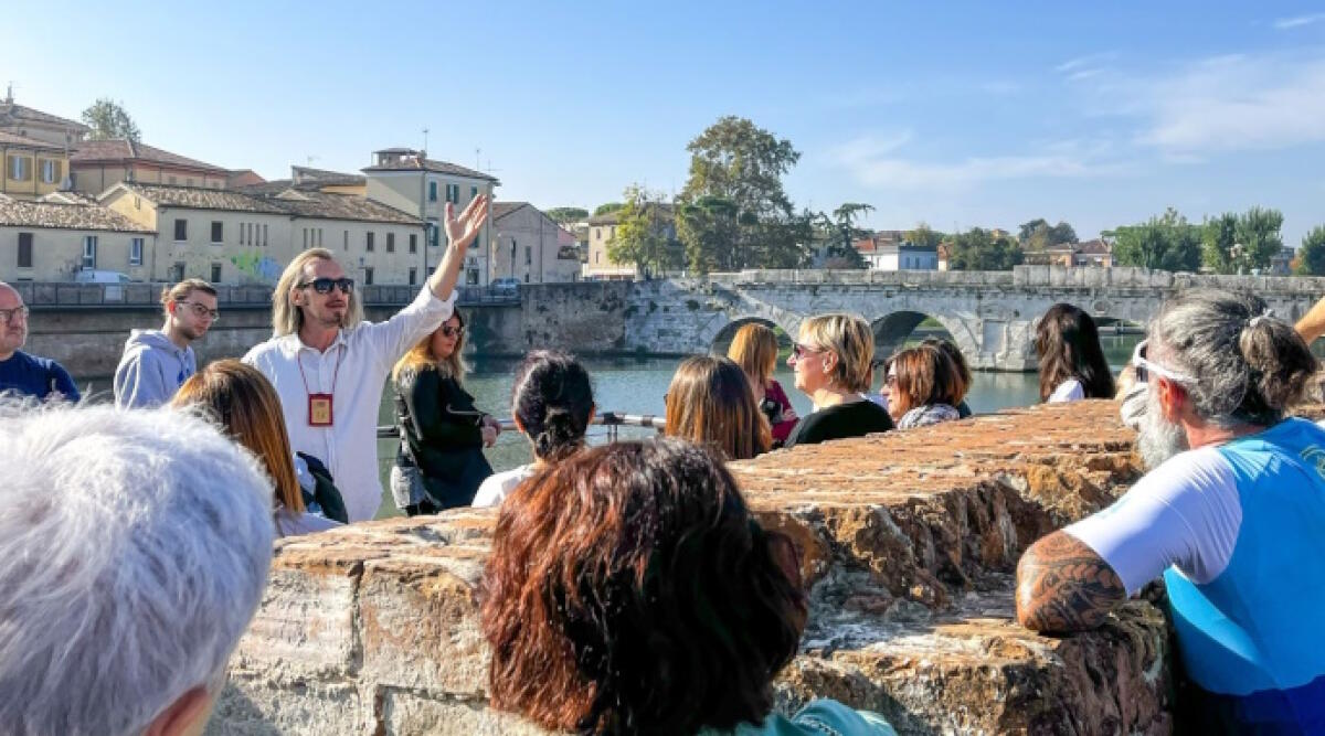 Ponte del 25 Aprile, Rimini viaggia verso il tutto esaurito - Turisti in arrivo per i ponti (repertorio)