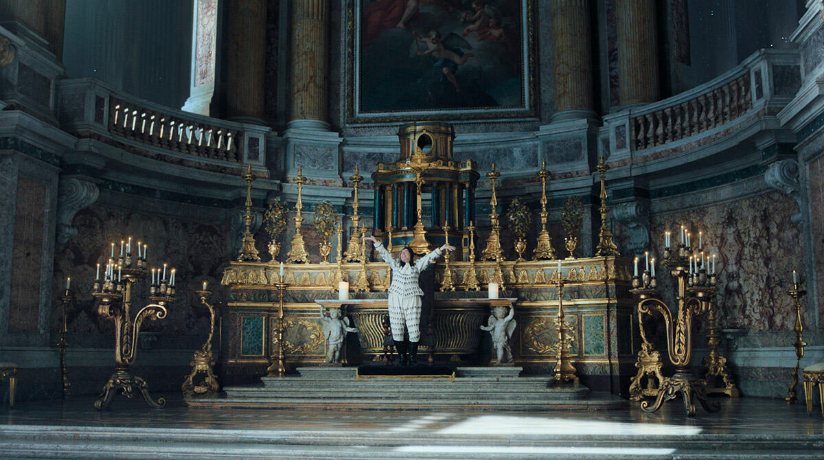 Torna il Bellaria Film Festival: ad aprire la 42ª edizione l'Orso d'Argento dell'ultima Berlinale - da "L'Empire" di Bruno Dumont, 2024