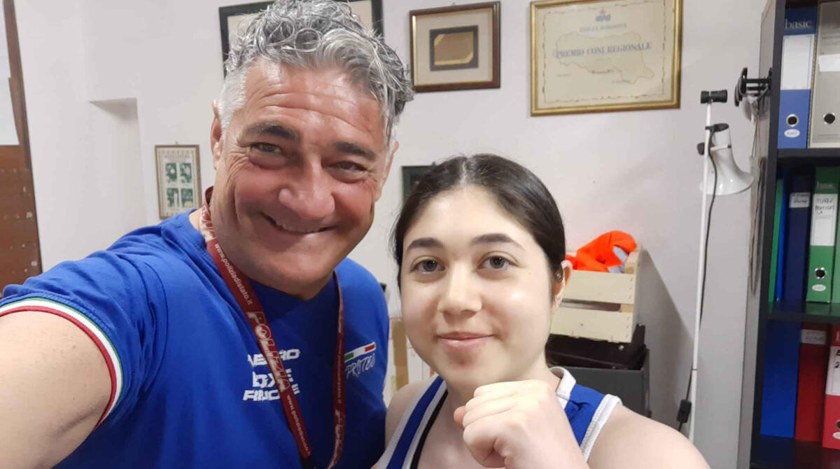 Eva Fabbri, il nuovo talento della Boxe riccionese: esordio con vittoria - Ivan Cancellieri con Eva Fabbri