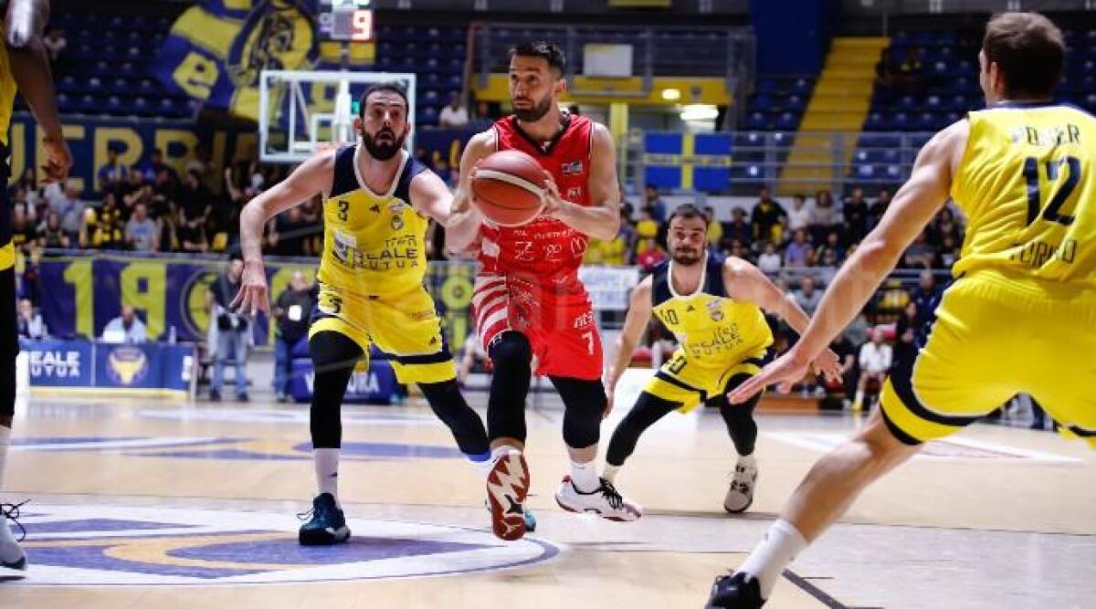 Basket A2, RivieraBanca fa il colpo a Torino: contro Reale Mutua la sesta vittoria di fila - 