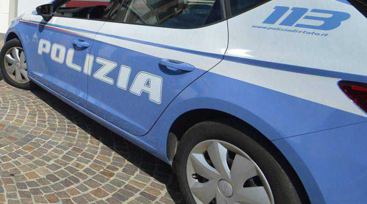 A Rimini 4 interventi su 10 delle Volanti per liti: "Protagonisti disagio economico e dipendenza da droghe" - Controlli  della Polizia (repertorio)