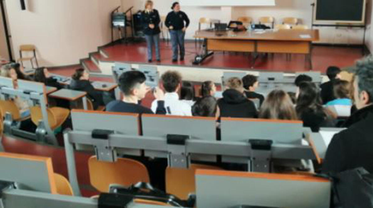 Polfer a scuola per sensibilizzare gli alunni sulla sicurezza ferroviaria - Train to be Cool