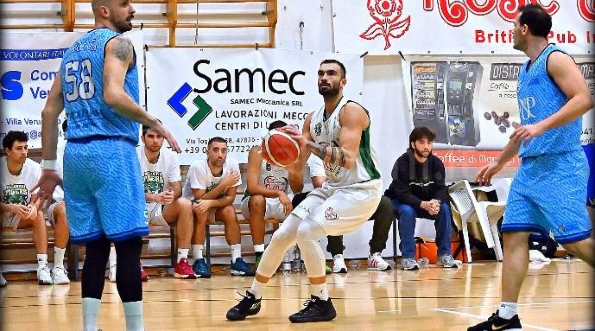 Basket, i Tigers inciampano sull'International Imola (68-82) -