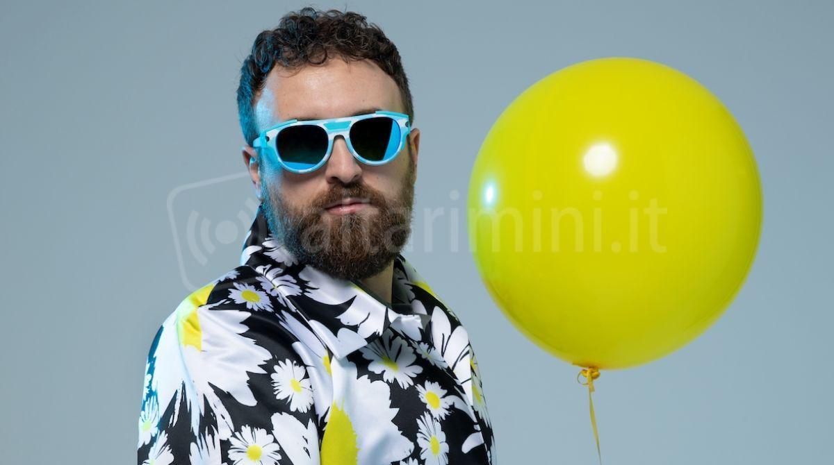 Dargen D'Amico sul palco di Riccione per la Notte Rosa - Dargen D'Amico