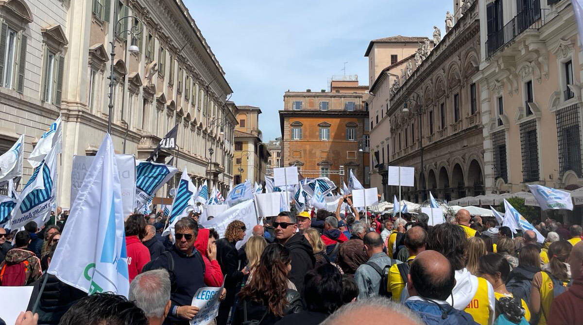Balneari in massa a Roma per la manifestazione: "Subito una legge nazionale" - Manifestazione a Roma, Sib della provincia di Rimini