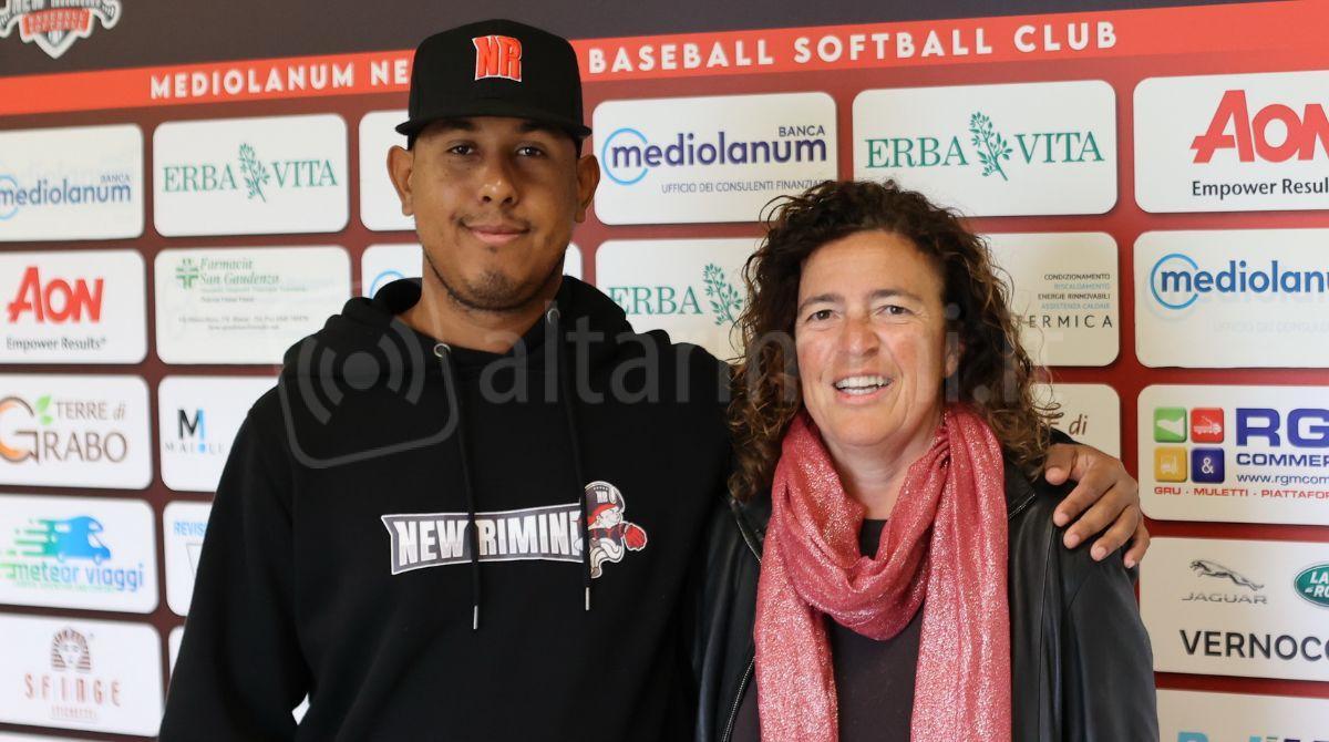 Baseball: New Rimini ingaggia Edward Paredes per Gara 2 - Edward Paredes con Alessia Valducci