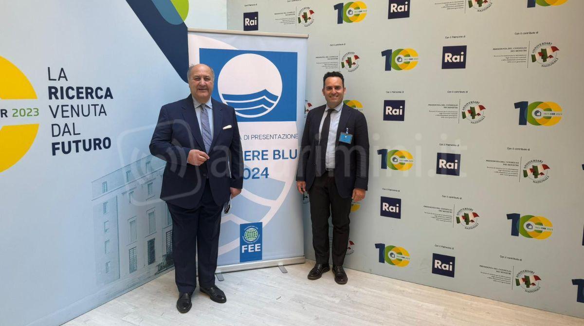 Riccione è ancora Bandiera Blu: eccellenti le acque di balneazione - Presidente Claudio Mazza Fee con assessore Christian Andruccioli